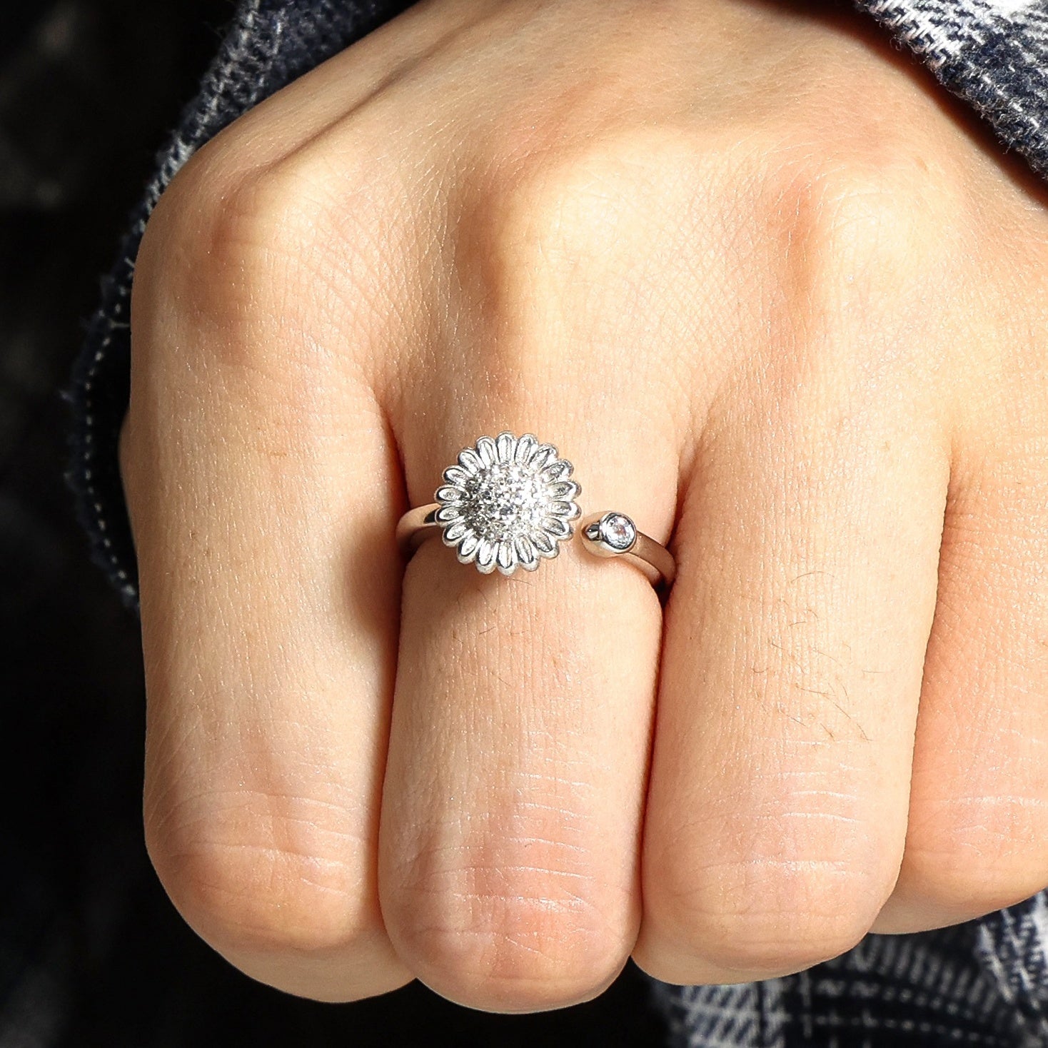 Silver Sunflower Spinner Clam Ring