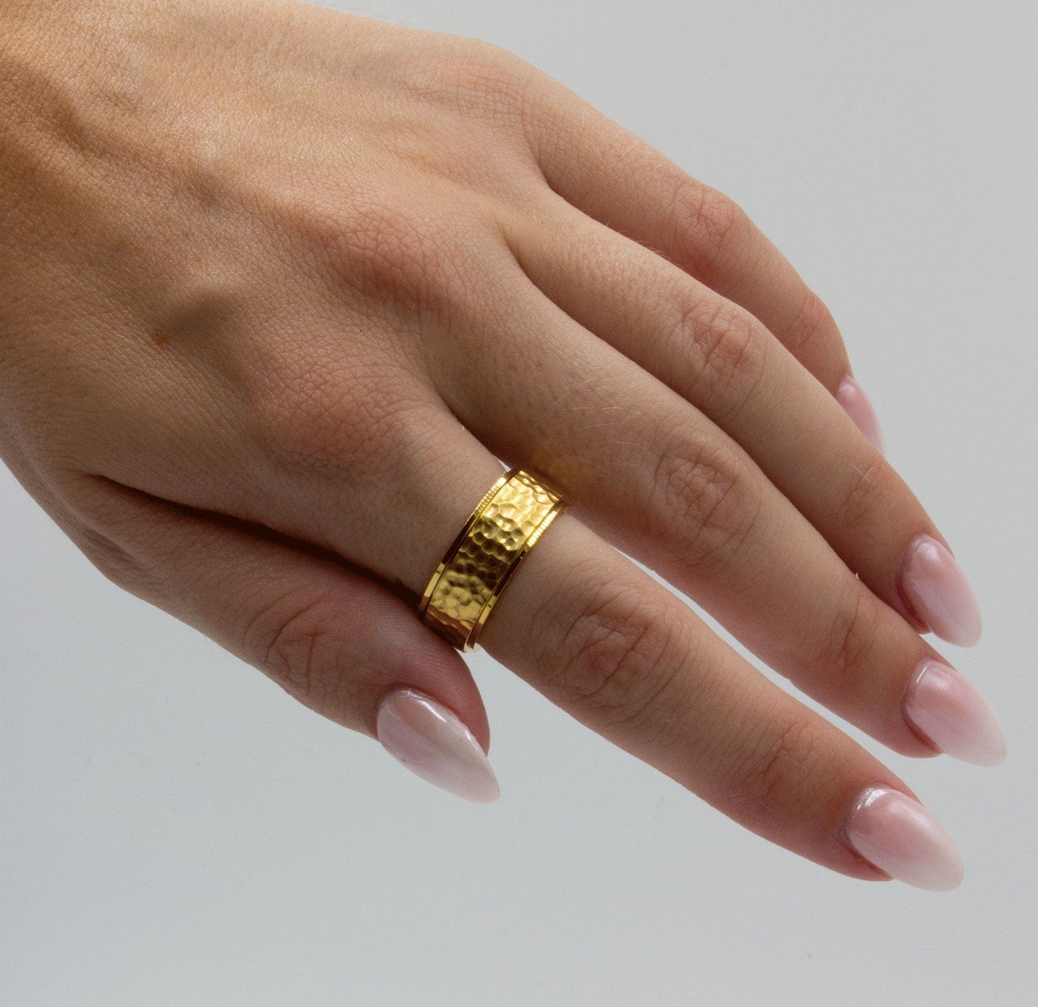 Axel Rotating Clam Ring