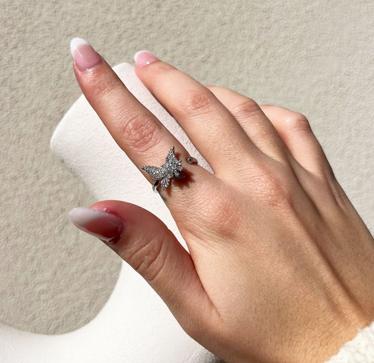 Butterfly Spinner Clam Ring