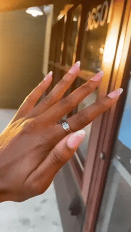 Daisy Anxiety Rotating Clam Ring